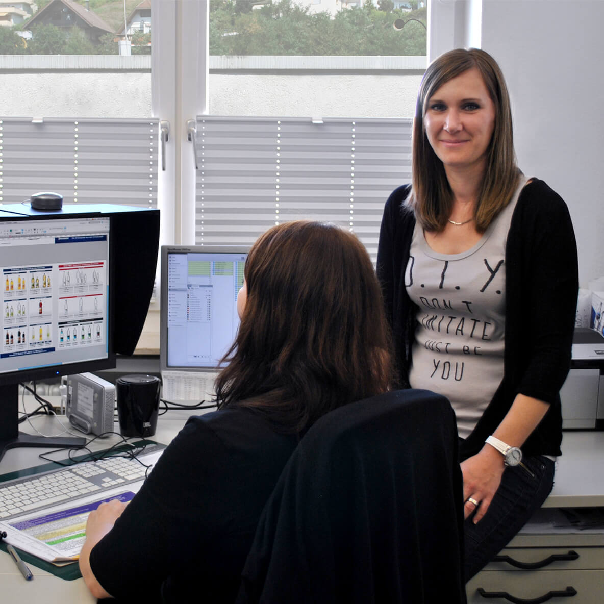 Caroline Nadler bei der Arbeit im Marketing